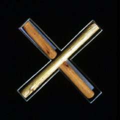 6.42 'X Marks the Spot' 2000. Brooch; white metal (oxidised), willow twig